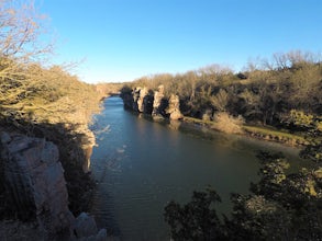 Hike the King and Queen Trail at Palisades State Park