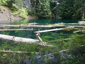 Hike to Pyramid Lake