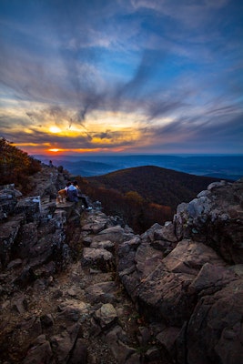 Hike Hawksbill Mountain, Hawksbill Mountain Parking Area