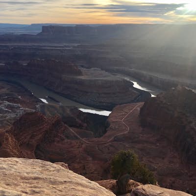 Hike the West and East Rim Loop at Dead Horse Point