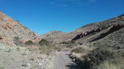 Hike to Valles Canyon.