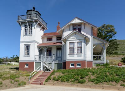 Point San Luis Lighthouse via Pecho Coast Trail