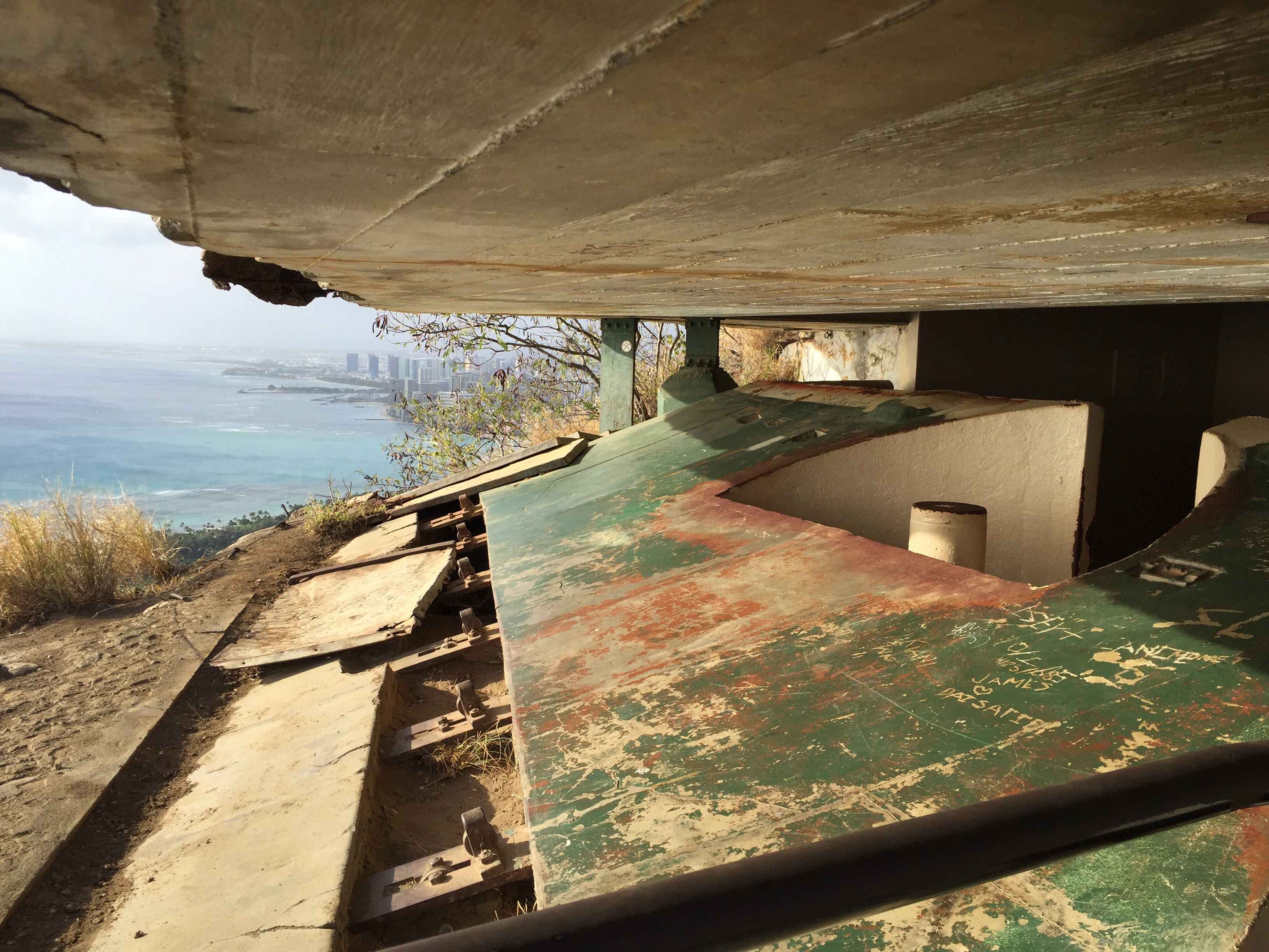 Hike to Diamond Head Overlook