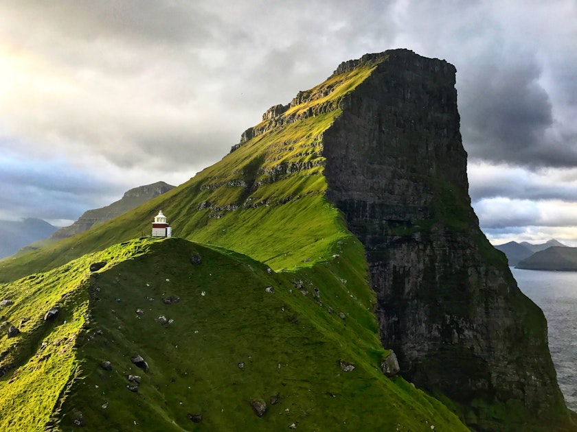 Hike to Kallur Lighthouse, Trøllanes