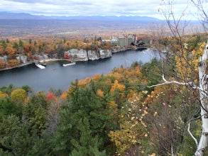 Hike to Sky Top via the Undercliff Road