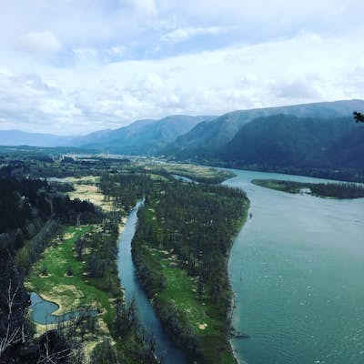 Hike To The Summit of Beacon Rock