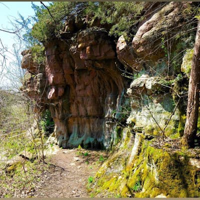 Hike the King and Queen Trail at Palisades State Park
