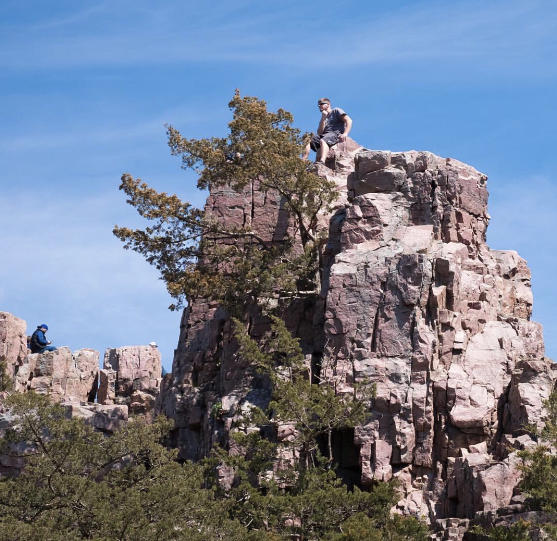 Hike the King and Queen Trail at Palisades State Park