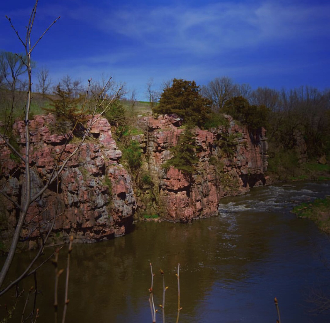 Hike the King and Queen Trail at Palisades State Park