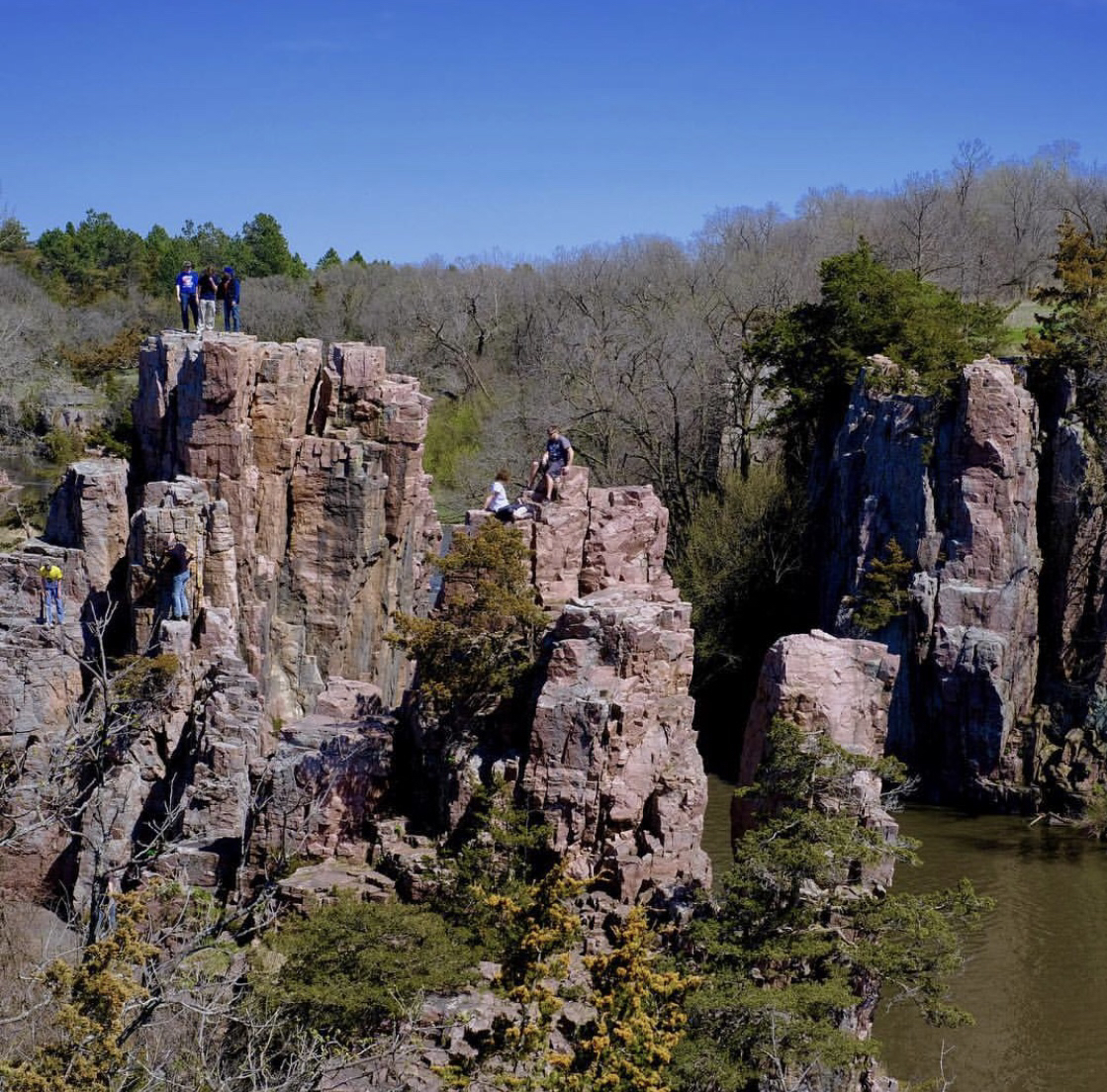 Hike the King and Queen Trail at Palisades State Park