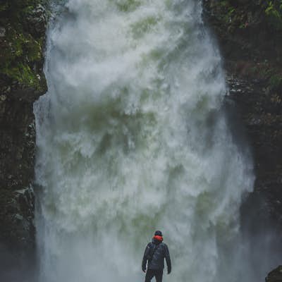 Hike to Cascade Falls, British Columbia