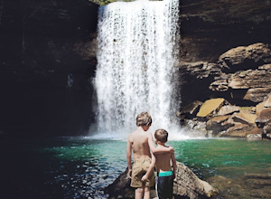 The 5 Best Tennessee Waterfall Hikes You Can Do with Kids