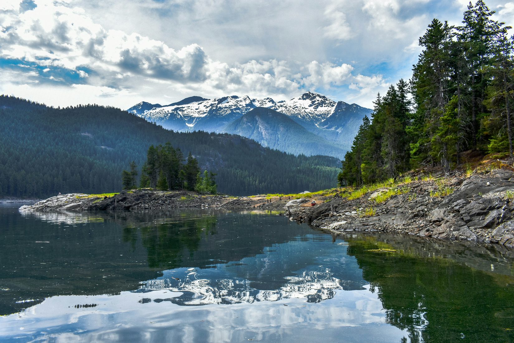 7 Photos That Will Inspire You to Kayak This Beautiful Lake in the