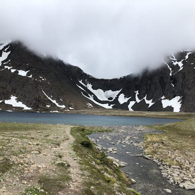 Hike to Rabbit Lake and the Suicide Peaks