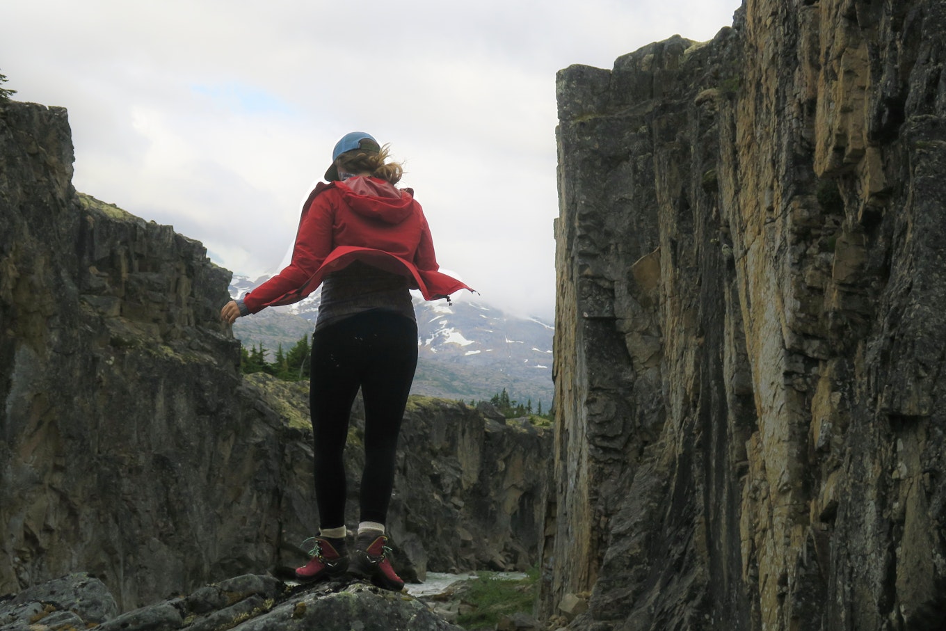Outbound Women's Granite Peak Mid-Cut Waterproof Hiking Boots, Charcoal