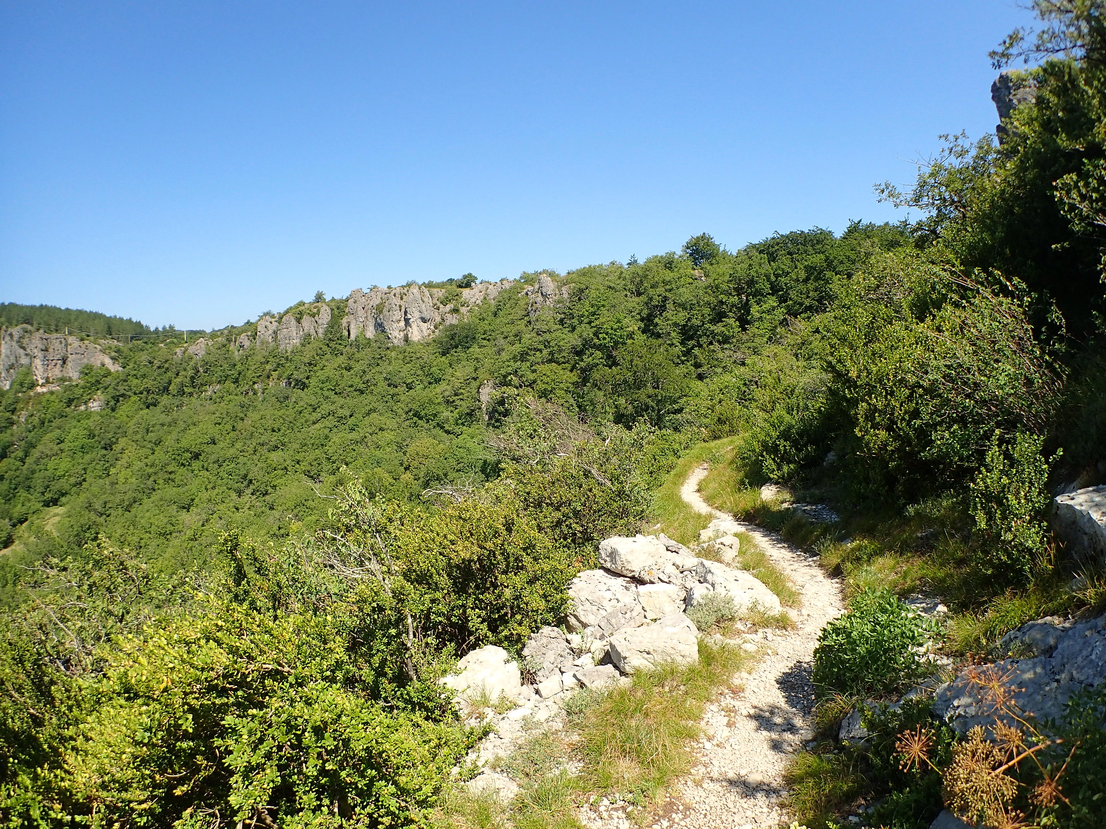 Hike around the Cirque de Labeil
