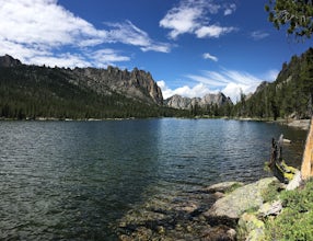 Backpack the Bighorn Crags