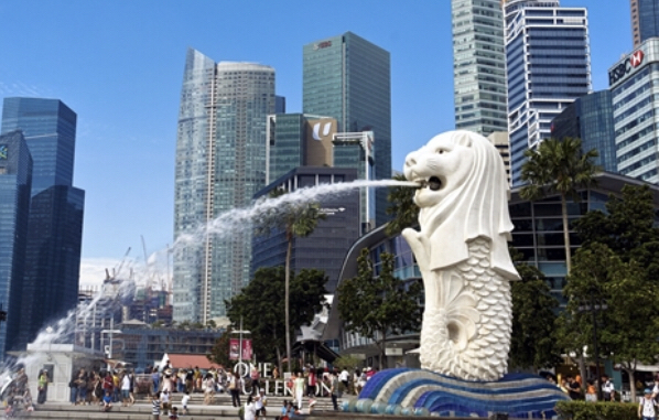 Catch the Sunrise at Merlion Park