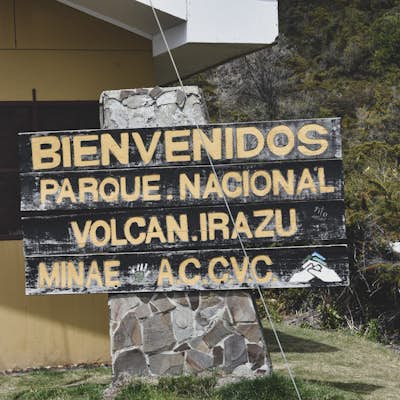 Explore Irazú Volcano National Park 