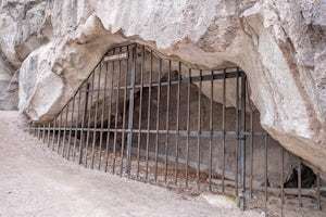 Cave of 100 Hands Trail