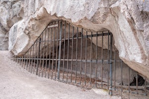 Cave of 100 Hands Trail