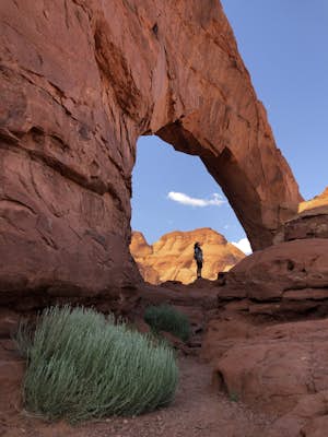 Hike to Goulding Arch