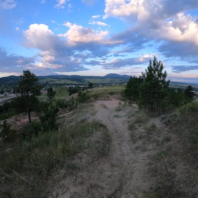 Hike around Lookout Mountain