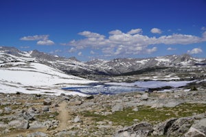 Backpacking into the Eastern Sierra: Honeymoon Lake via Piute Pass 