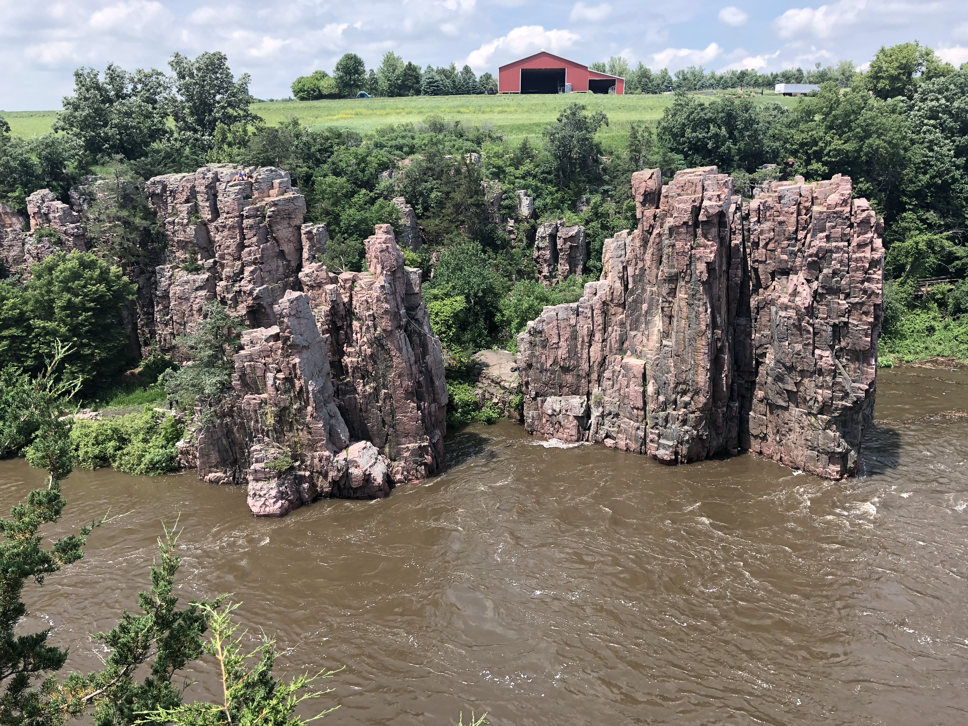 Hike the King and Queen Trail at Palisades State Park
