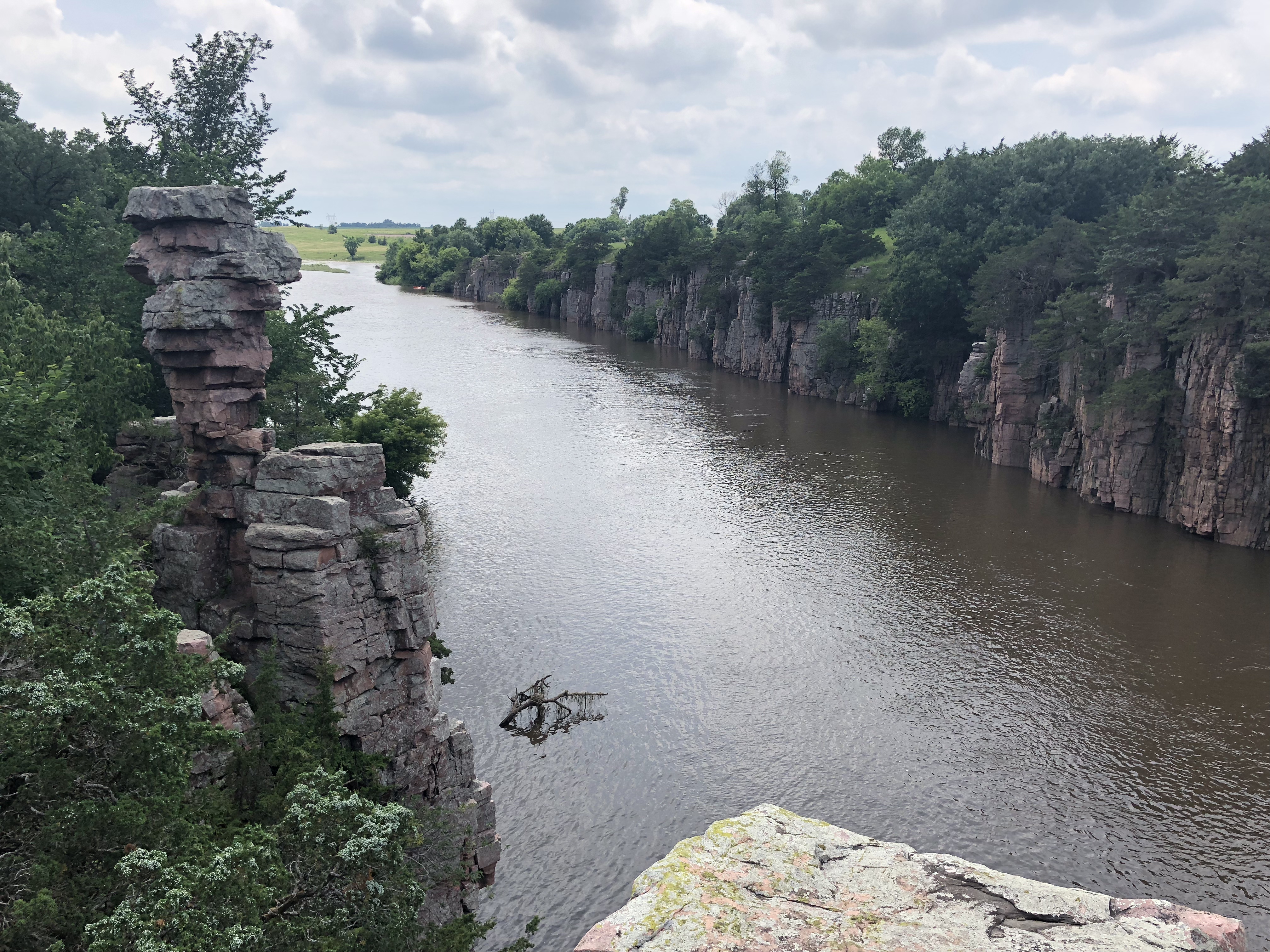 Hike the King and Queen Trail at Palisades State Park