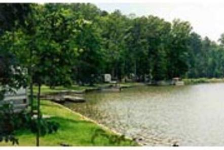 Lodging at Blue Bluff Campground (Aberdeen Ms) in Aberdeen, Mississippi