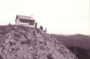Mt. Wam Lookout Cabin Rental