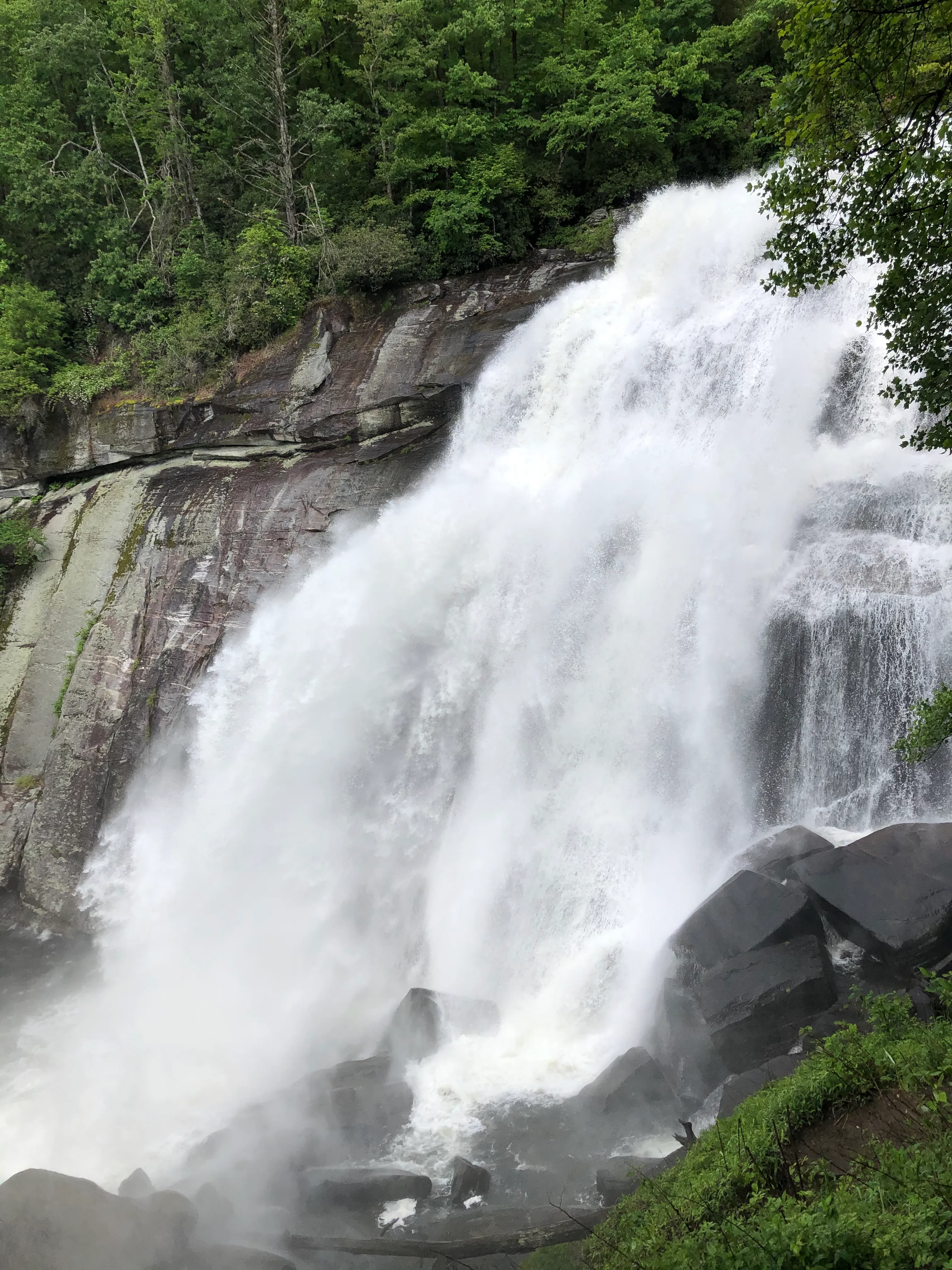 Rainbow Falls and Turtleback Falls in Gorges SP