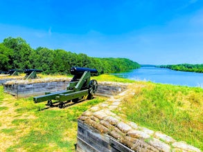 Hike the Fort Donelson Battlefield Loop Trail