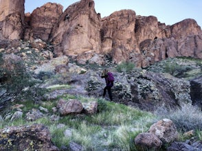 Hike to Praying Hands in Lost Dutchman State Park