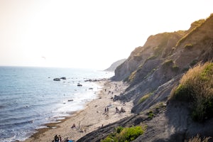 Explore the Mohegan Bluffs