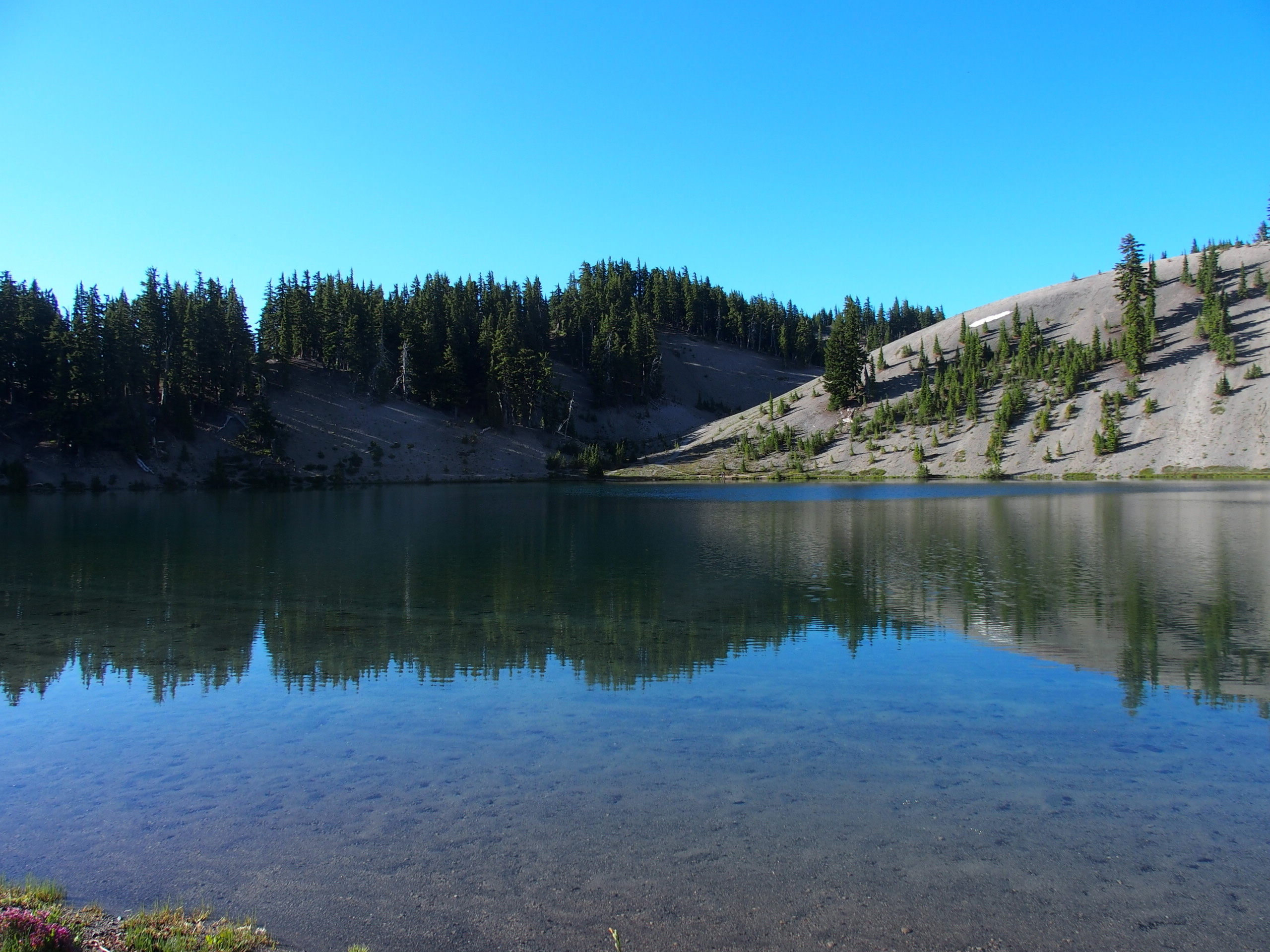 Hike to Moraine Lake Beneath South Sister