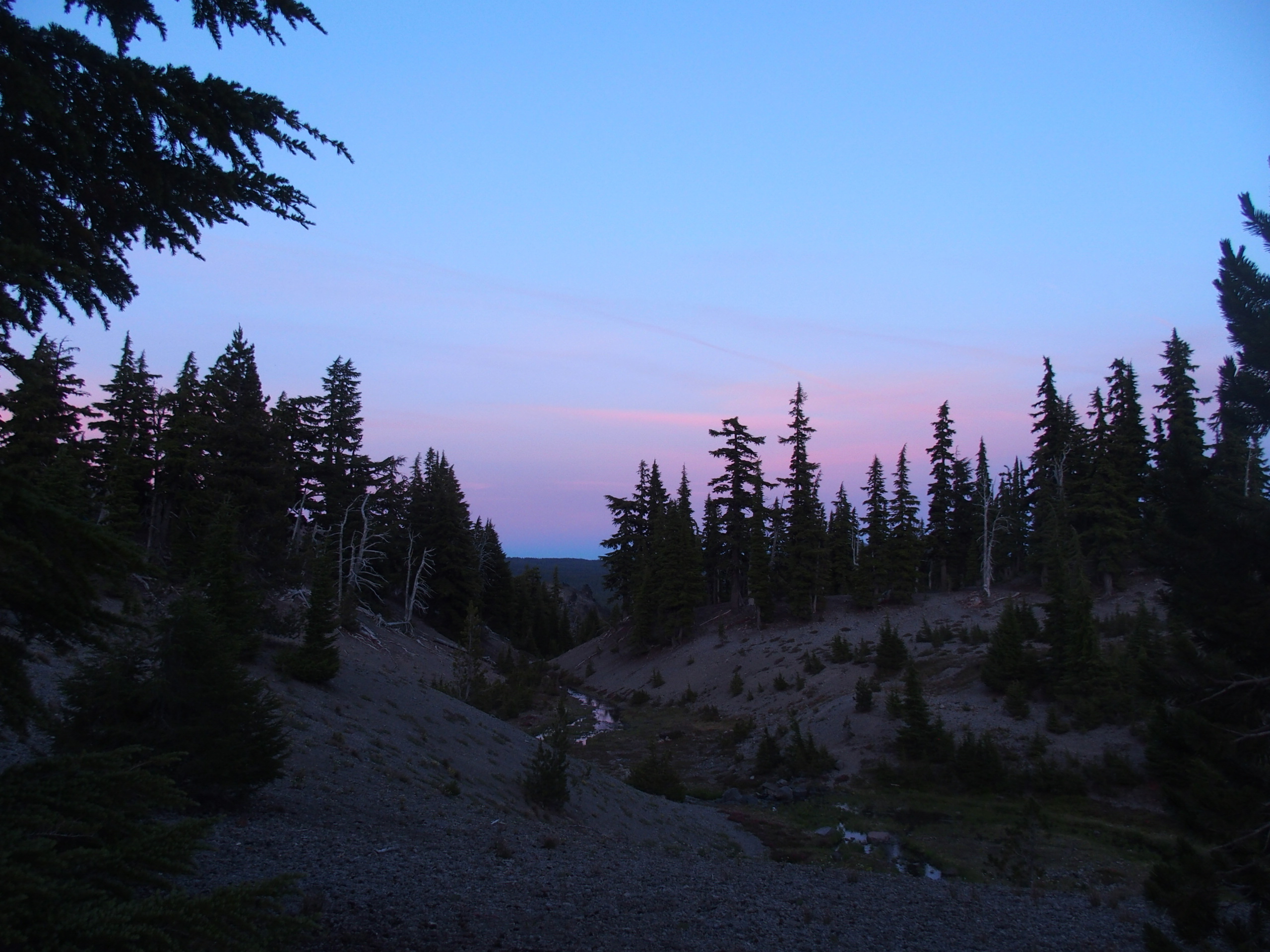 Hike to Moraine Lake Beneath South Sister