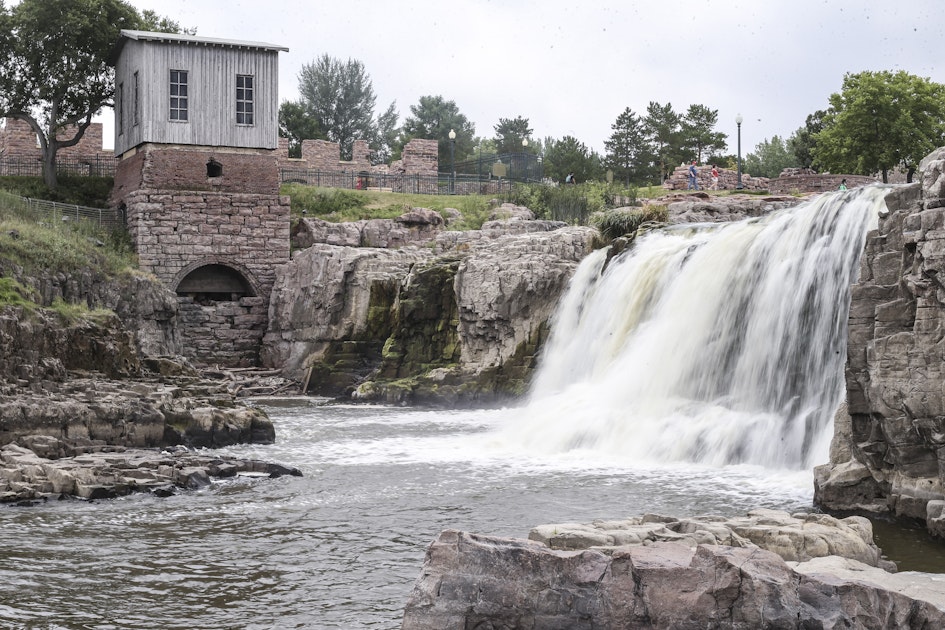 Photograph the Falls at Falls Park, Sioux Falls, South Dakota