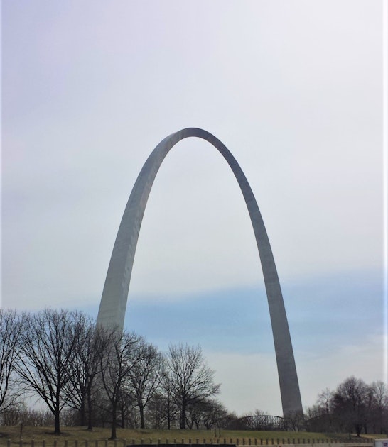 Photograph the Gateway Arch, St. Louis, Missouri