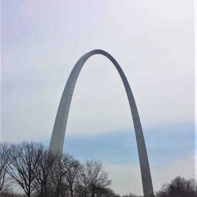 Photograph the Gateway Arch