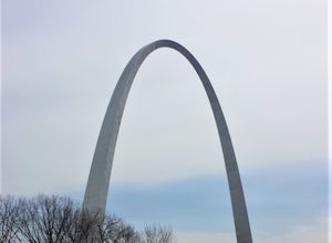 Photograph the Gateway Arch