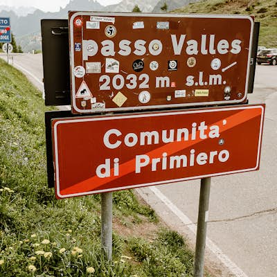 Hike from Passo San Pelligrino to Rifugio Mulaz