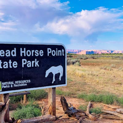 Hike the West and East Rim Loop at Dead Horse Point