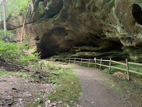 Hike to Indian Rockhouse