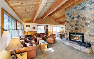 Charming Big Bear Cabin with Slope-View Deck