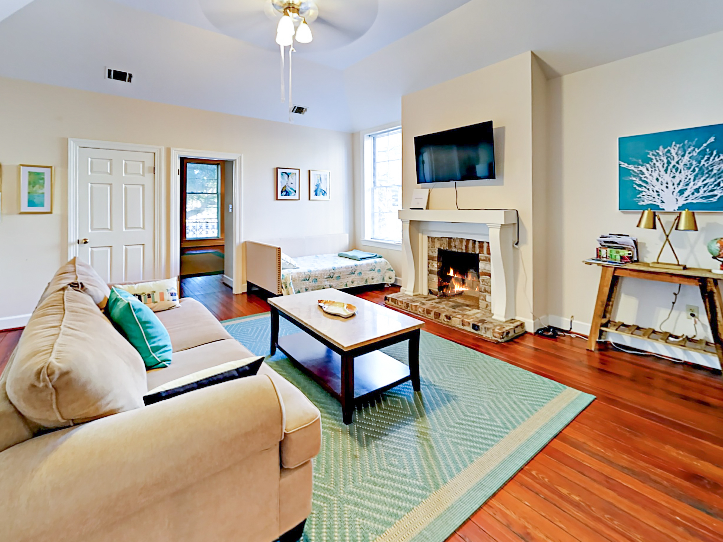 Photo of Spacious Apartment With Balcony & Fireplaces