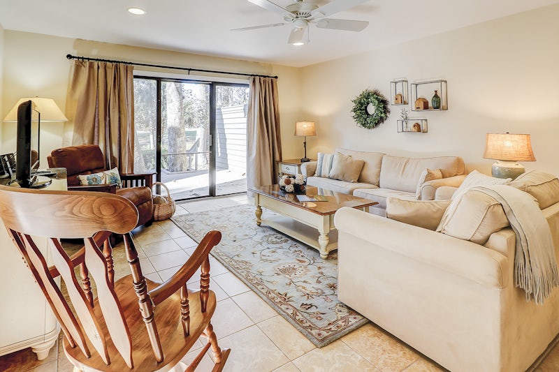 Photo of Modern Condo Overlooking Golf Course Near Beach