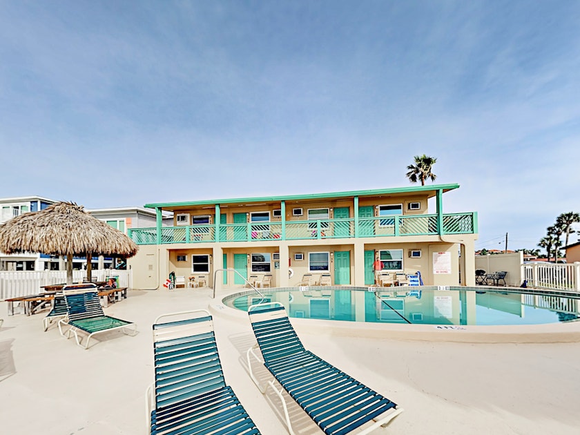 Photo of Breezy 1 Br Belleair Beach Condo