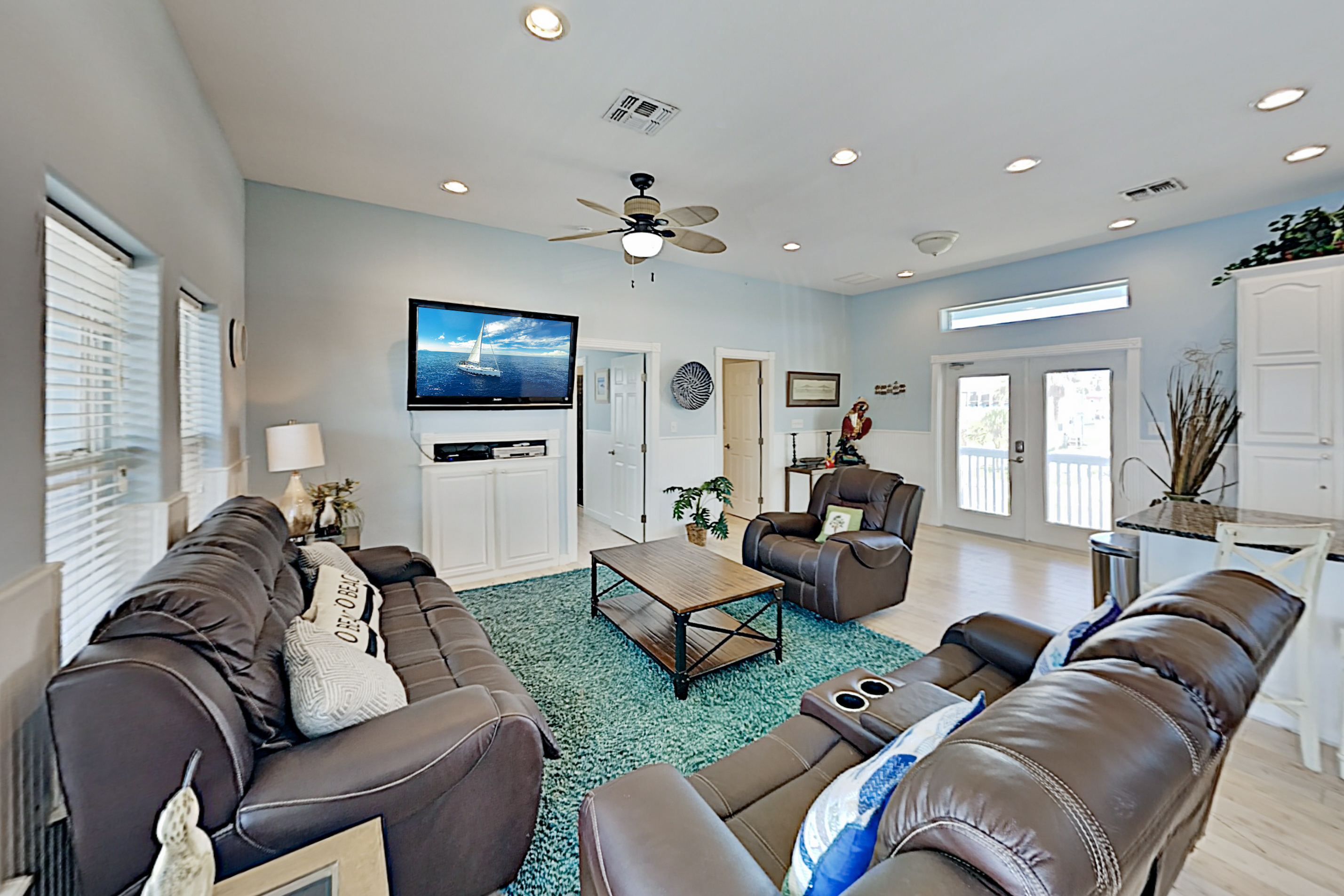 Photo of The Margarita House 2 Pools, 6 Min Walk to Beach